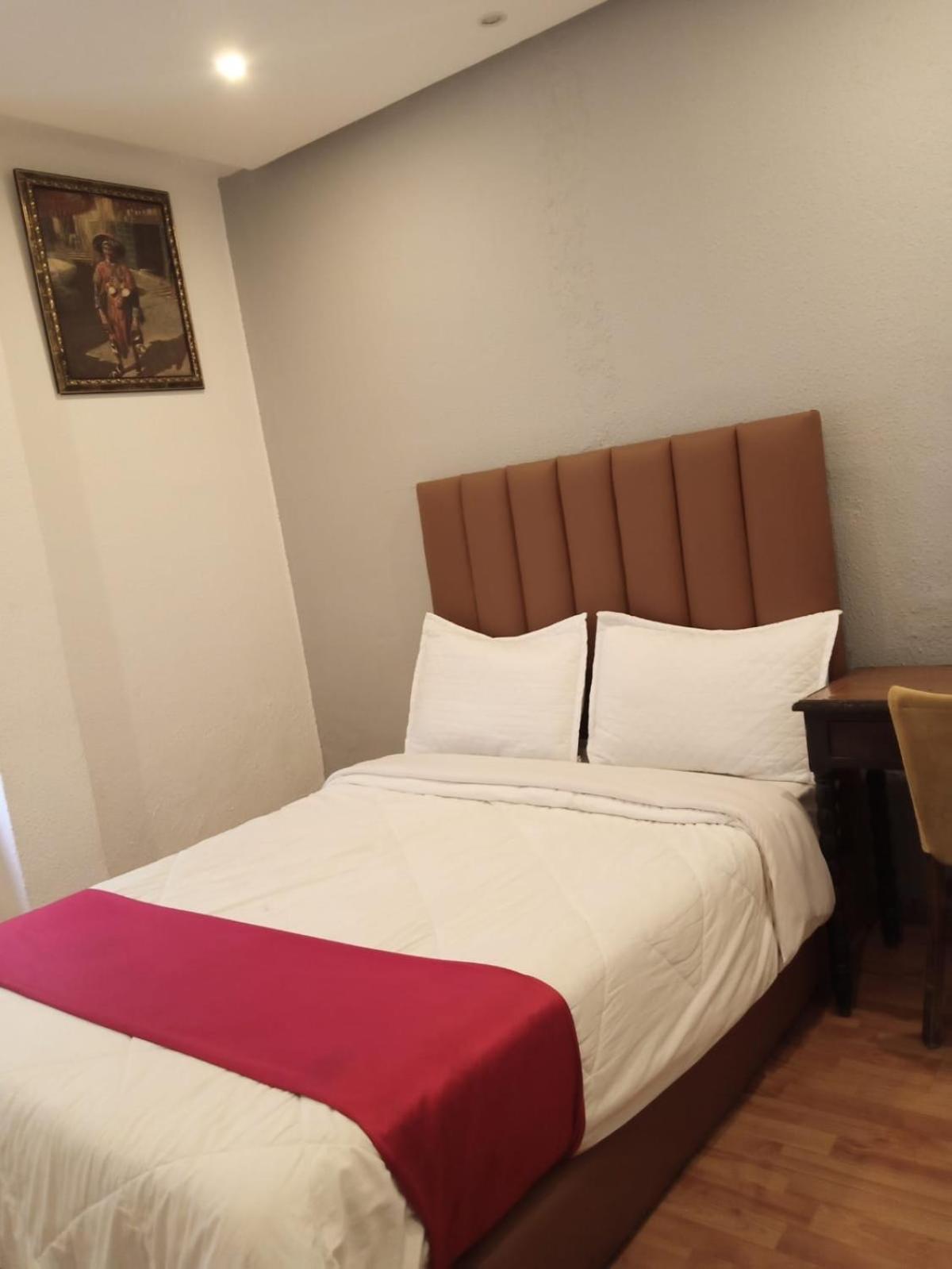 Astoria Hotel 3*